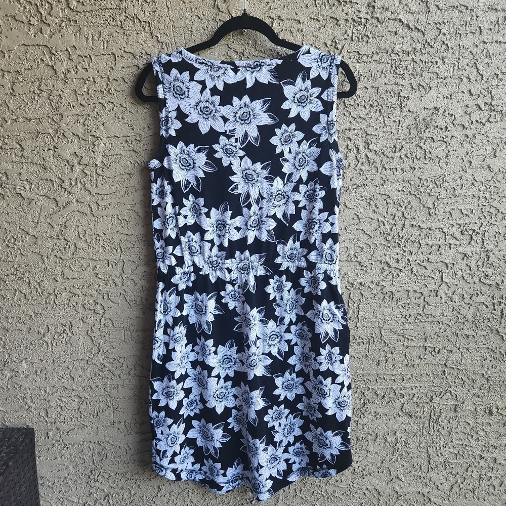 T by Talbots black and white floral dress. Drawstring waist. Pockets. Size MP - Picture 2 of 11
